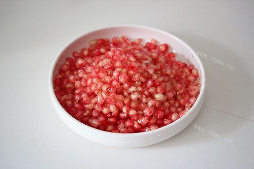 健康的抗氧化石榴汁做法图解4)