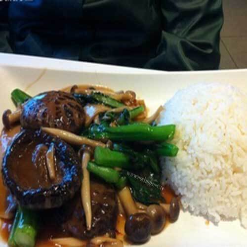 美味的海鲜时蔬饭