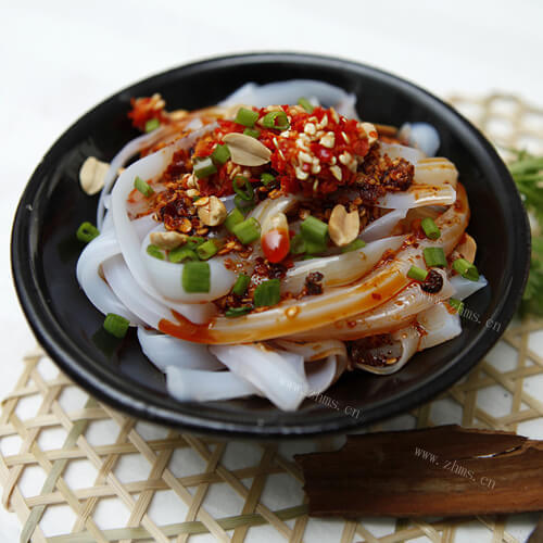 美味的凉拌白凉粉