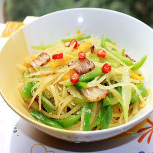 美味的芹菜炒土豆丝