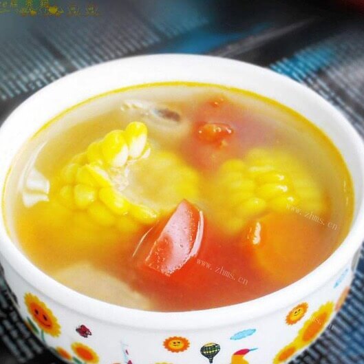 美味的甜糯玉米番茄骨汤