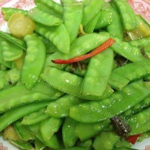 家乡风味腊肉炒酸四季豆