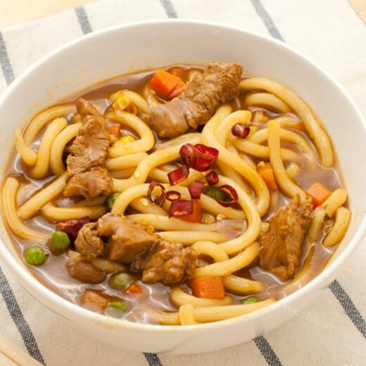 美味香辣炒乌冬面