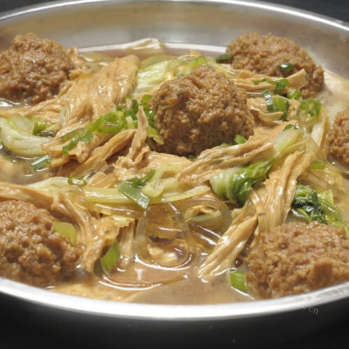 美味的鱼腩炖腐竹