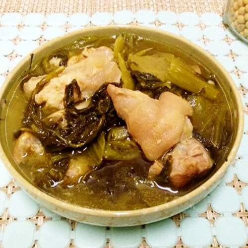 美味的咸菜煲猪脚