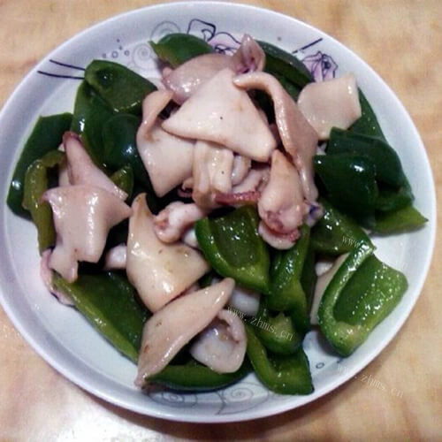 美味的鲜鱿鱼炒菜