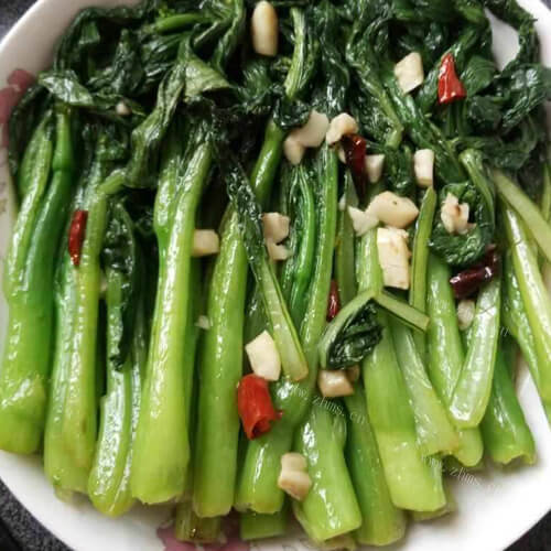 美味浇汁蒜粒青菜苔