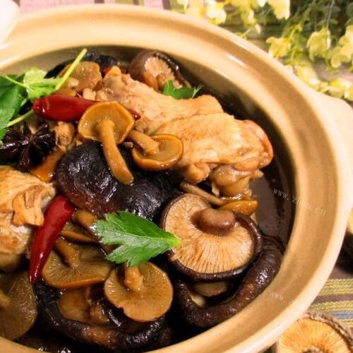 美味的香菇炖鸡腿