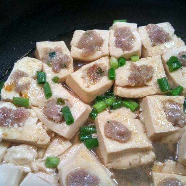 美味的酿豆腐和酿菜包