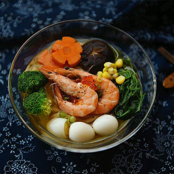 劲道的海鲜香菇面