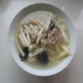 好喝的海鲜菇番肉丝汤