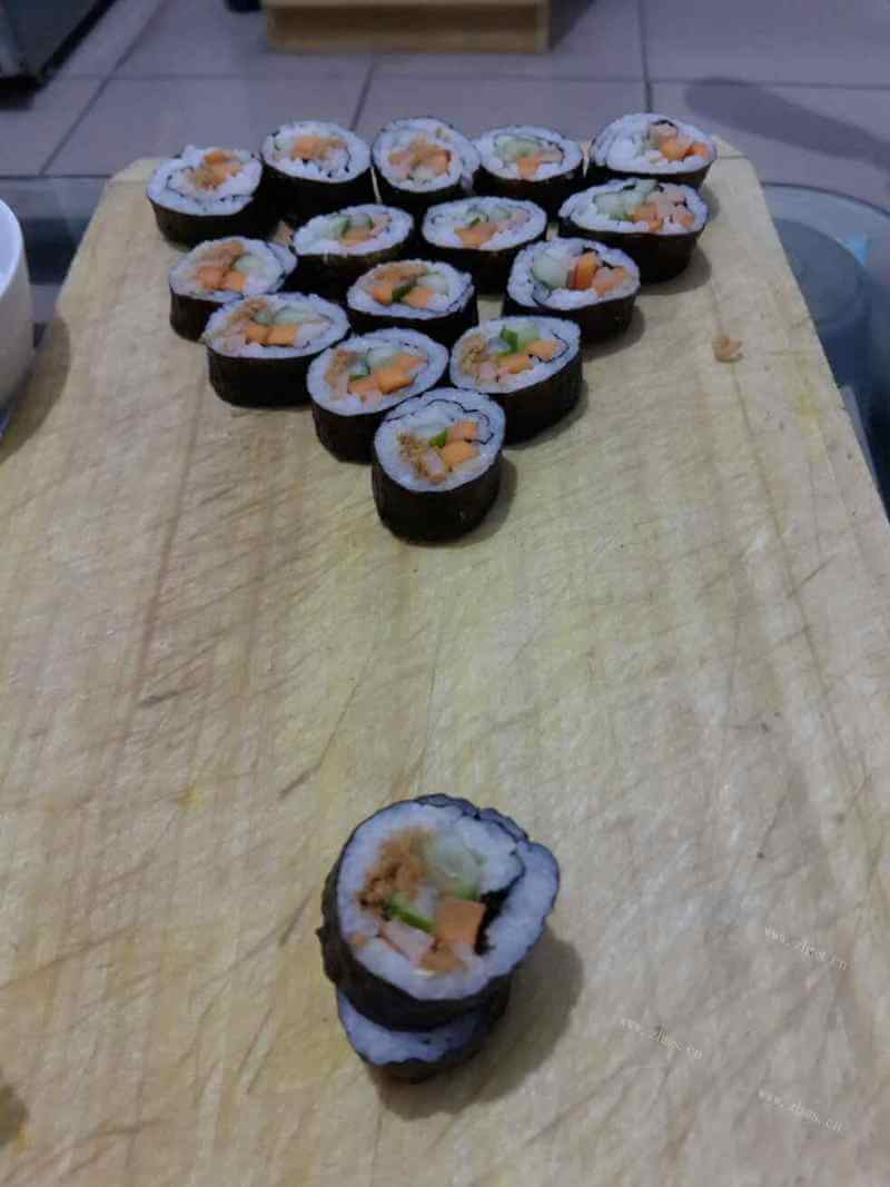 好吃的三丁肉松寿司做法图解6)