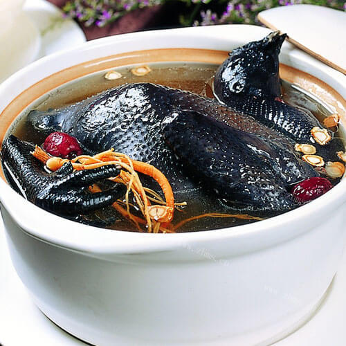 滋补的乌鸡炖黑豆