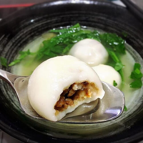 美味的油菜蕻鸡蛋煮汤圆