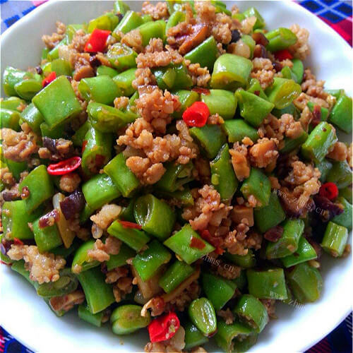 好吃的肉末青蒜炒咸蛋白