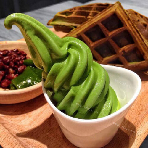 美味的纸杯抹茶冰淇淋