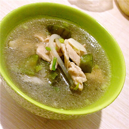 美味的平菇水瓜汤