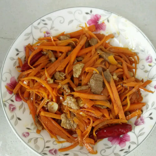 开胃酸菜胡萝卜五花肉