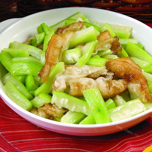 美味的油条炒丝瓜