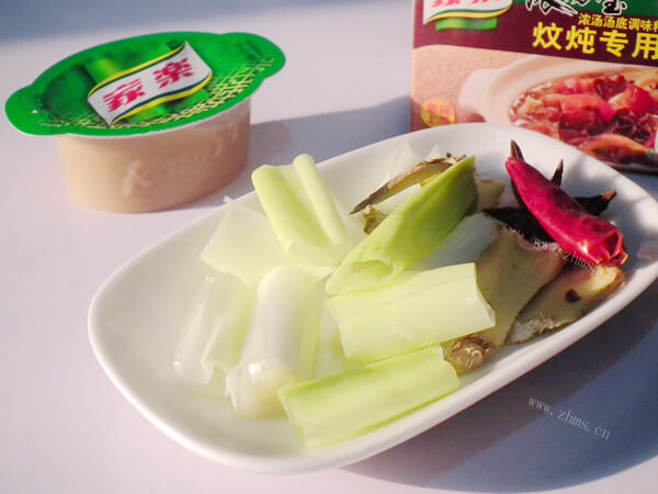 美味的菌菇烧鸡块做法图解1)
