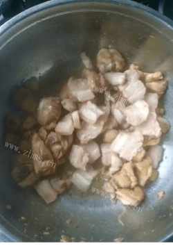 美味可口鸡腿烧肉做法图解4)