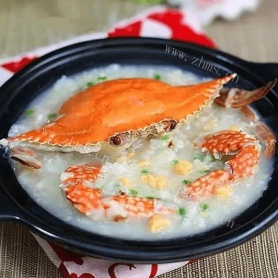 美味的虾米鱿鱼螃蟹粥