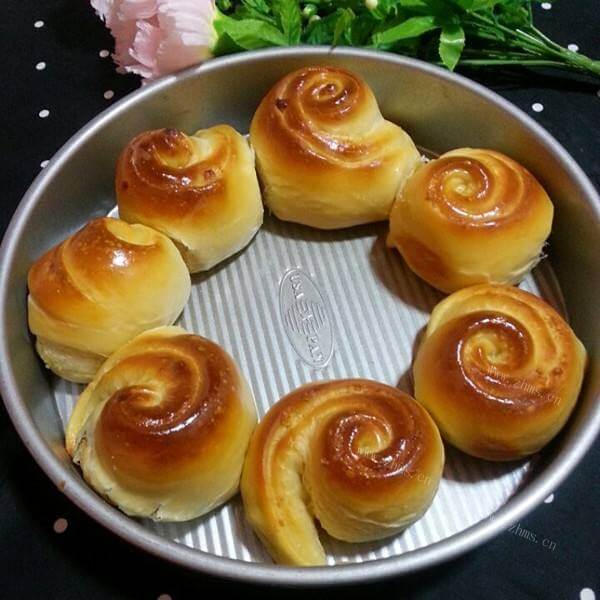 美味椰蓉蔓越莓花环面包