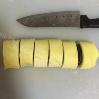 美味的豆沙鸡蛋卷做法图解8)