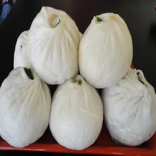 鲜美的洋葱青椒鲜肉包