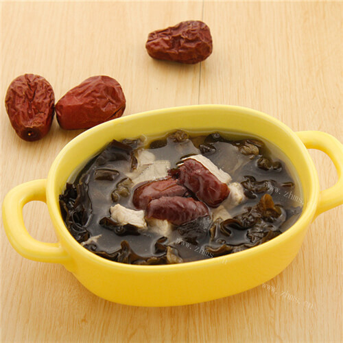 美味的黑木耳红枣瘦肉汤