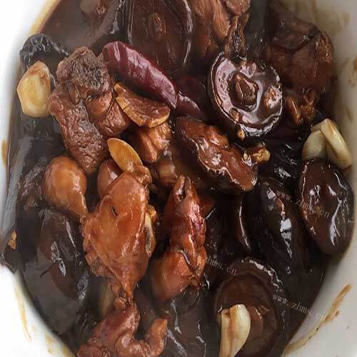 美味的香菇炖鸡腿