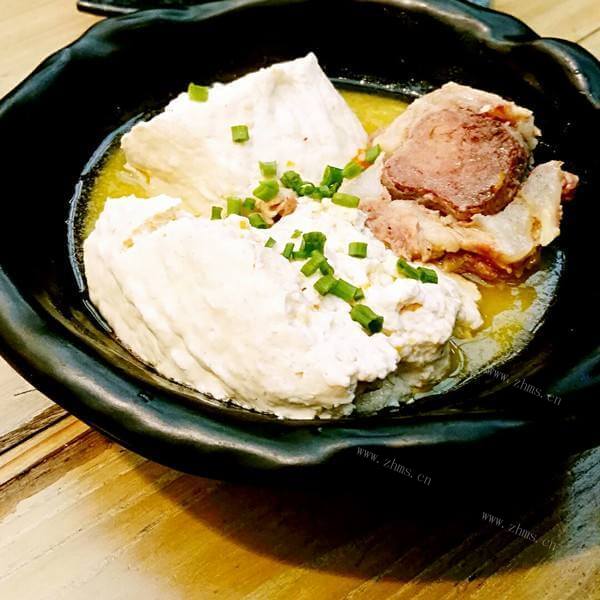 美味的鸡肉豆腐煲萝卜