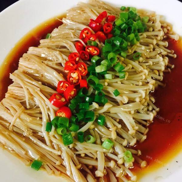 香喷喷的油泼剁椒金针菇