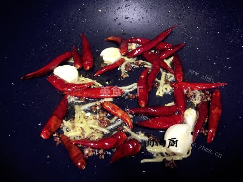 香脆家常辣子鸡做法图解7)