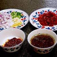 自制微波炉蒸牛肉做法图解2)