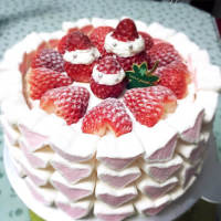 健康的草莓之花水果蛋糕