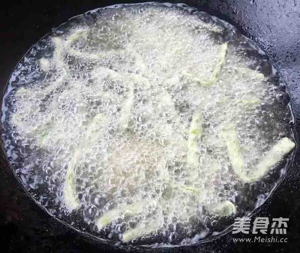 美味的姚氏私房酥炸海菜条做法图解8)