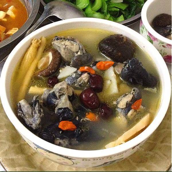 好喝的枸杞百合乌鸡汤