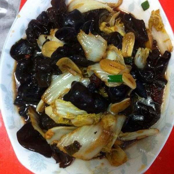 好吃的木耳烩白菜