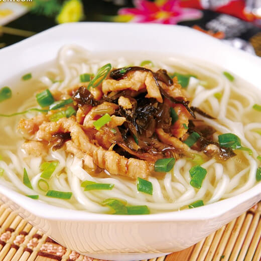美味的香菇番茄肉丝面