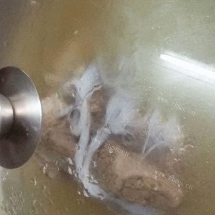 美味的咖喱牛肉粉丝汤做法图解4)