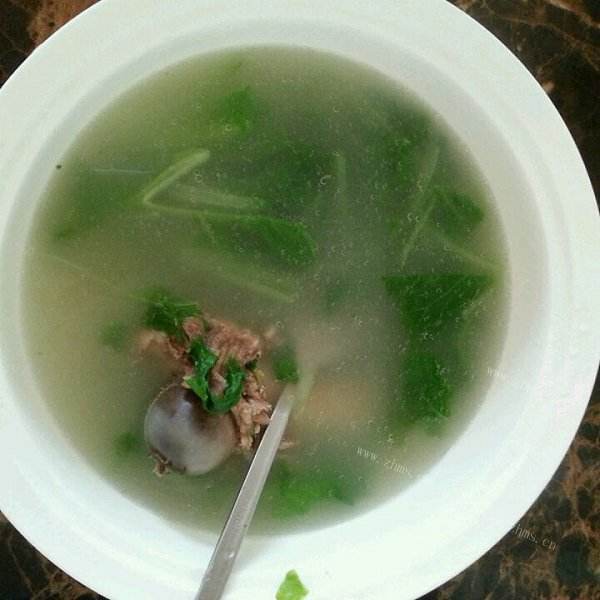 营养的青菜土豆龙骨汤