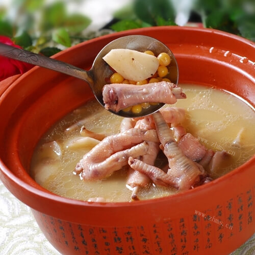 美味的板栗鸡爪汤