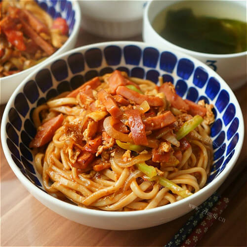 家常美食白萝卜火腿炒面