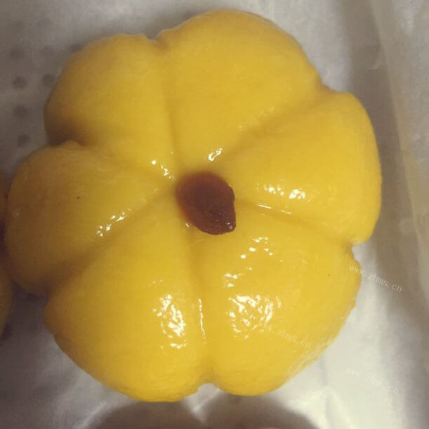 热腾腾的南瓜肉馅大蒸包