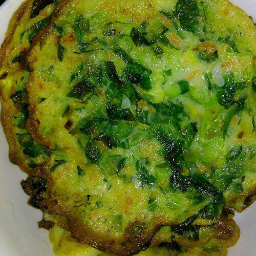 美味的芹菜虾肉鸡蛋饼