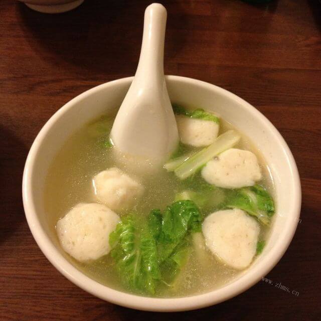 鲜美的白菜鱼丸煮蚬汤