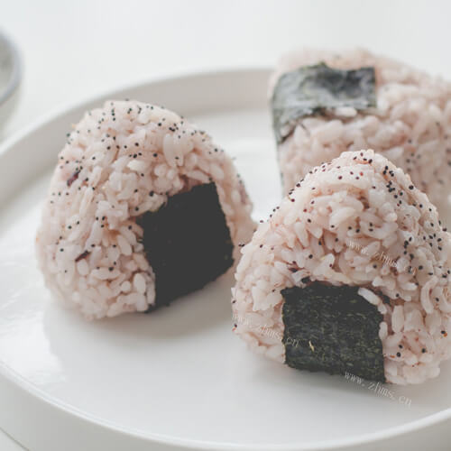 好吃的红粳米肉松饭团