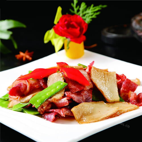 好吃的干煸杏鲍菇腊肉