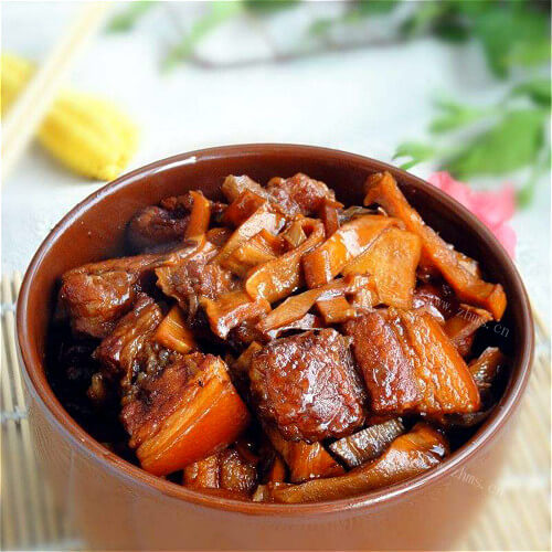 家常笋干闷五花肉